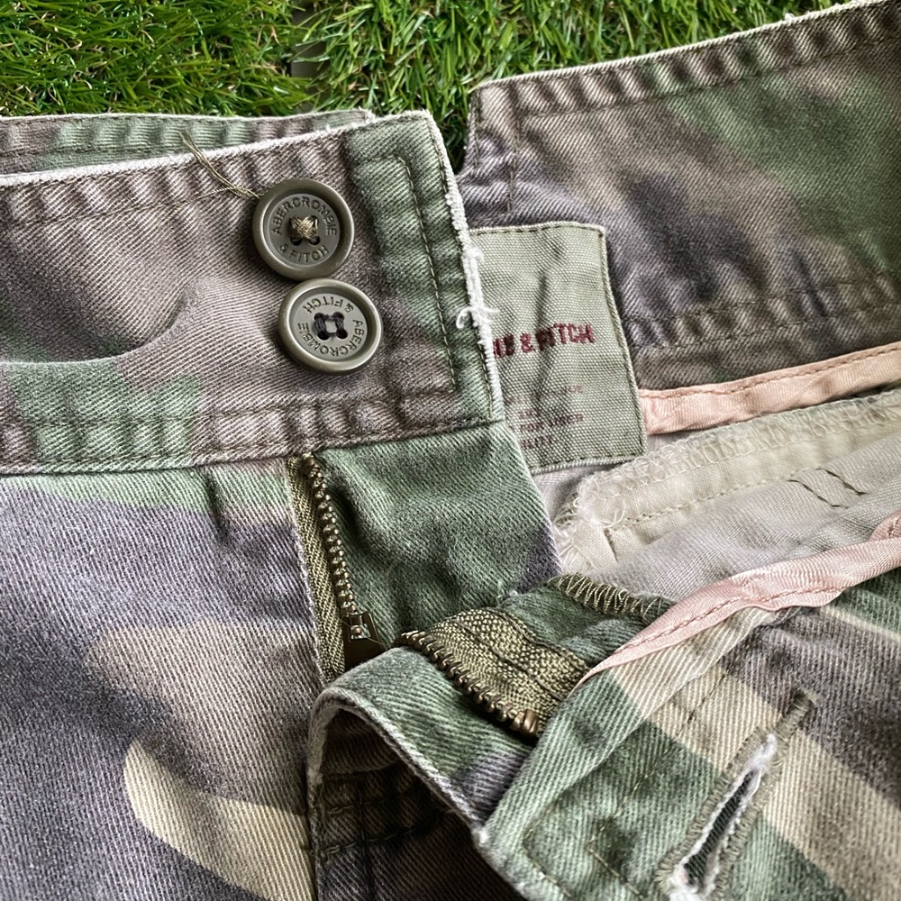 Abercrombie camo skirt - Picture 3 of 12